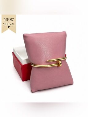 💗 Gold Nail Bracelet — Pink Cushion & Box 🩷